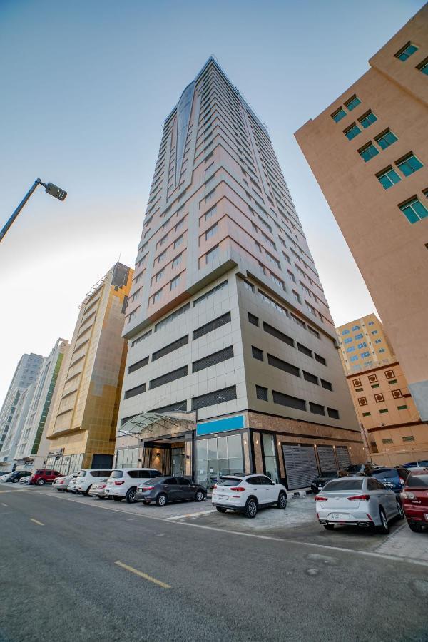 Platinum Coast Hotel Apartments Fujaira Esterno foto The hotel in 2016