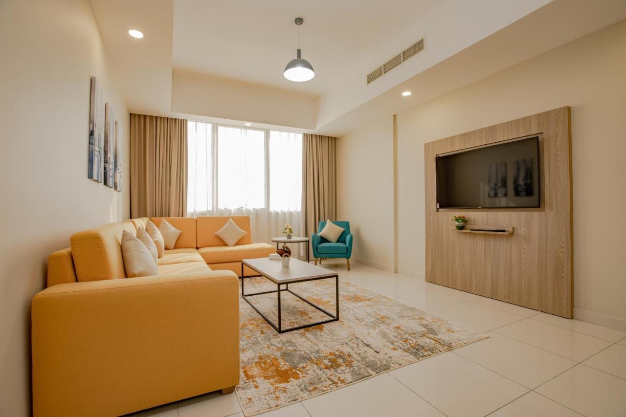 Platinum Coast Hotel Apartments Fujaira Esterno foto Living room