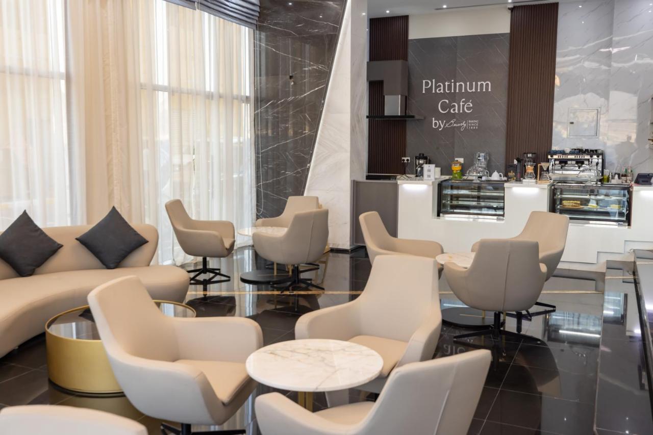 Platinum Coast Hotel Apartments Fujaira Esterno foto Platinum Cafe