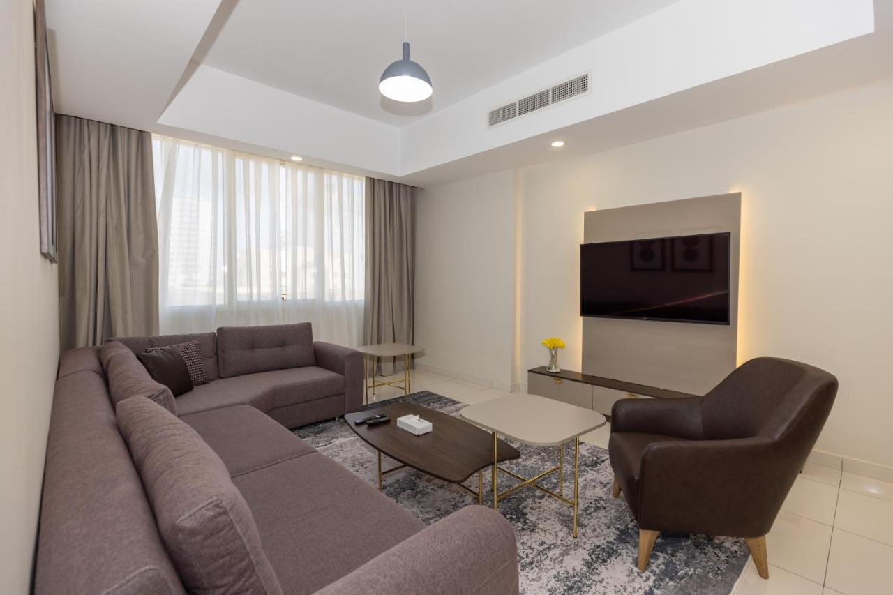 Platinum Coast Hotel Apartments Fujaira Esterno foto Living room
