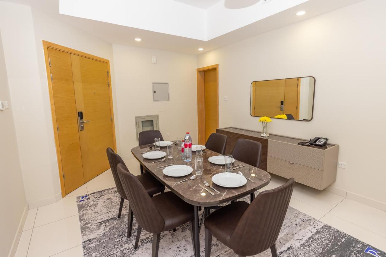 Platinum Coast Hotel Apartments Fujaira Esterno foto A dining room