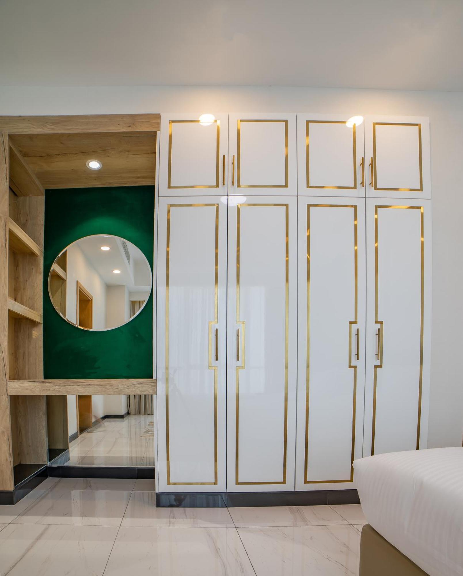 Platinum Coast Hotel Apartments Fujaira Camera foto A wardrobe