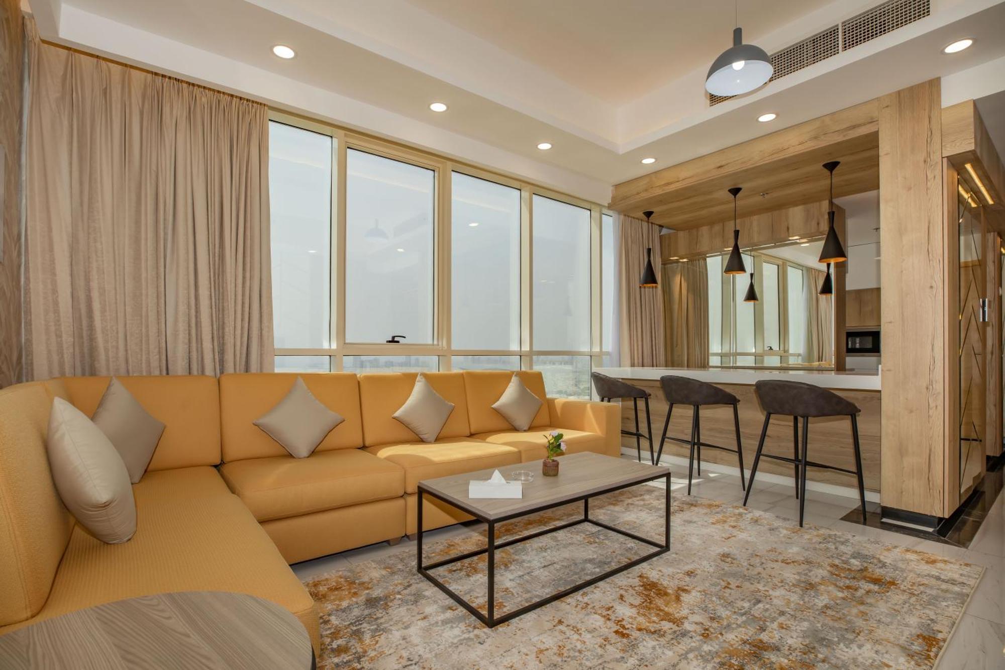 Platinum Coast Hotel Apartments Fujaira Camera foto A living room in a suite at the hotel